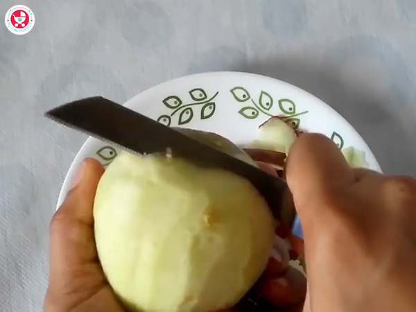 Remove the apple core & cut it into wedges