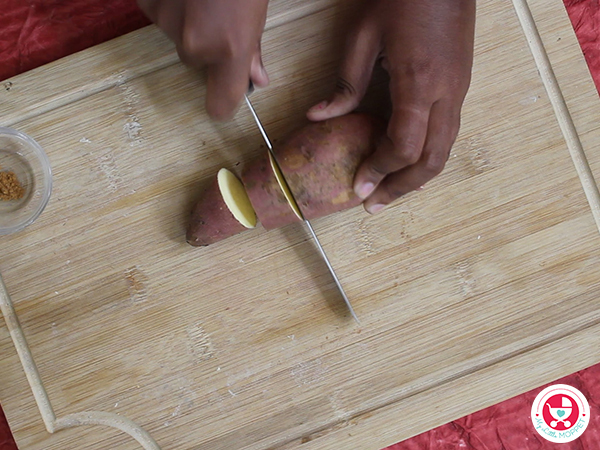  Cut the sweet potato into 4 pieces