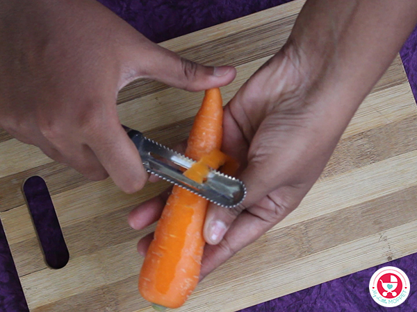 Peel the carrot and chop the sides.
