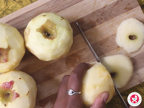 Wash, peel and decore the apples.