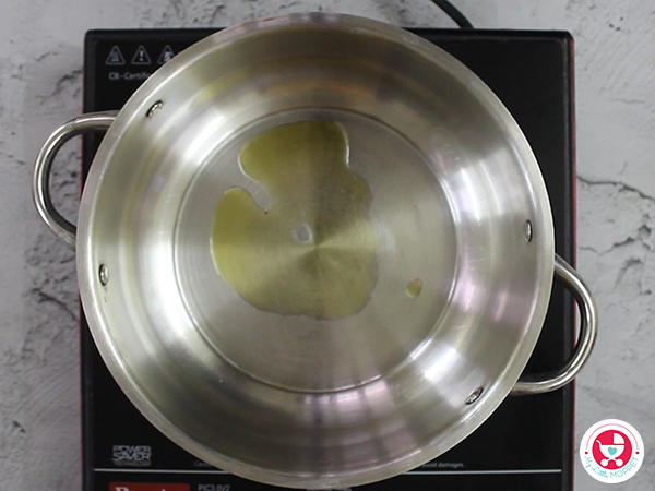 Heat a tadka pan with ghee.