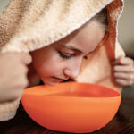 சளிக்கான வீட்டு வைத்தியம்: குழந்தைகளுக்கான மூலிகை ஆவி பிடிக்கும் முறை Kids cough and cold remedies: